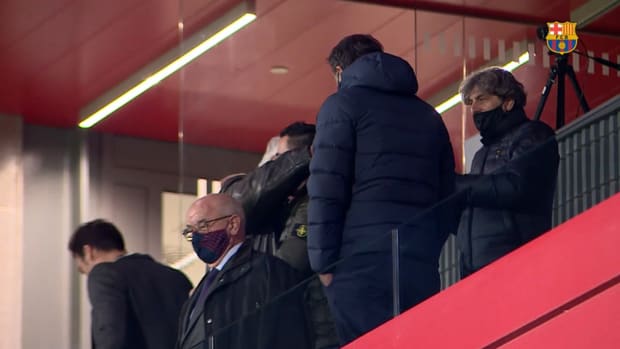 Xavi Hernández gets straight to work and watches Barcelona B